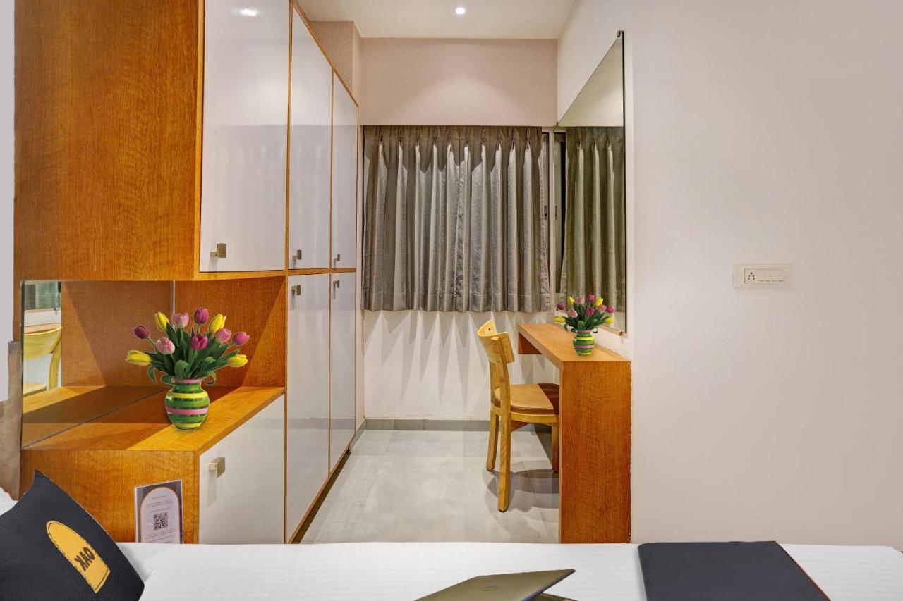 Townhouse Oak Hotel Vaibhav Сурат Екстериор снимка