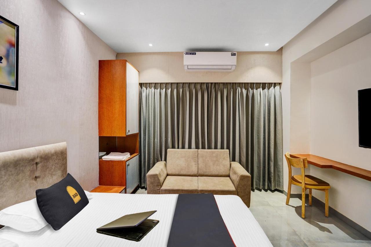 Townhouse Oak Hotel Vaibhav Сурат Екстериор снимка