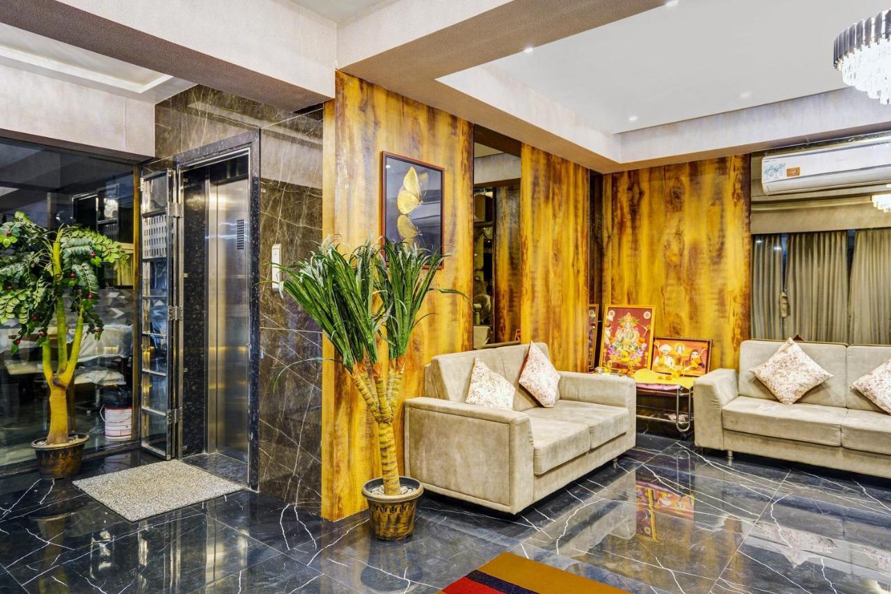 Townhouse Oak Hotel Vaibhav Сурат Екстериор снимка